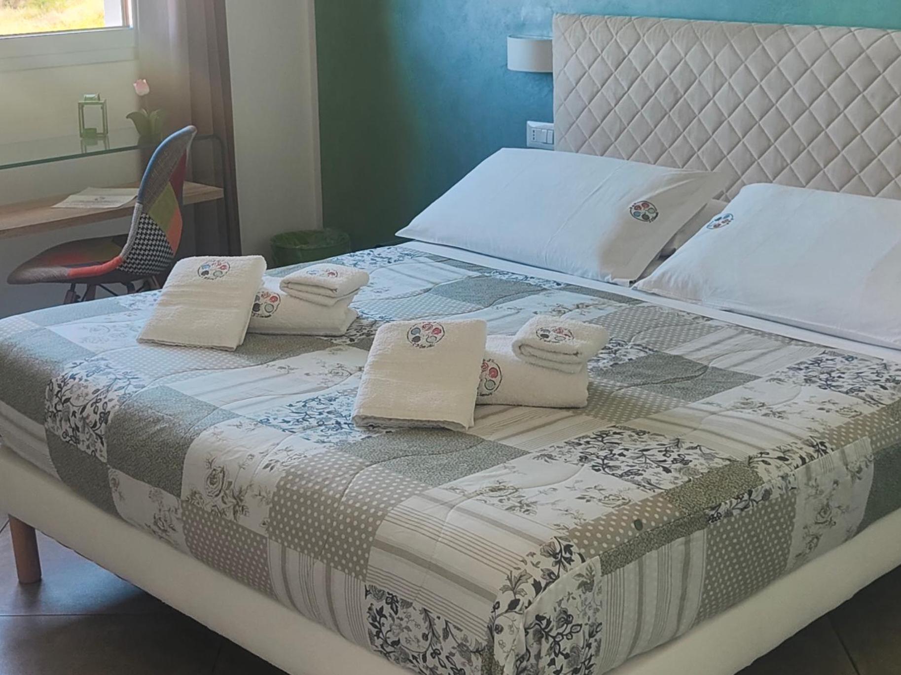 5 Elementi Bed & Breakfast ปอร์โต เอมเปโดเกล ภายนอก รูปภาพ